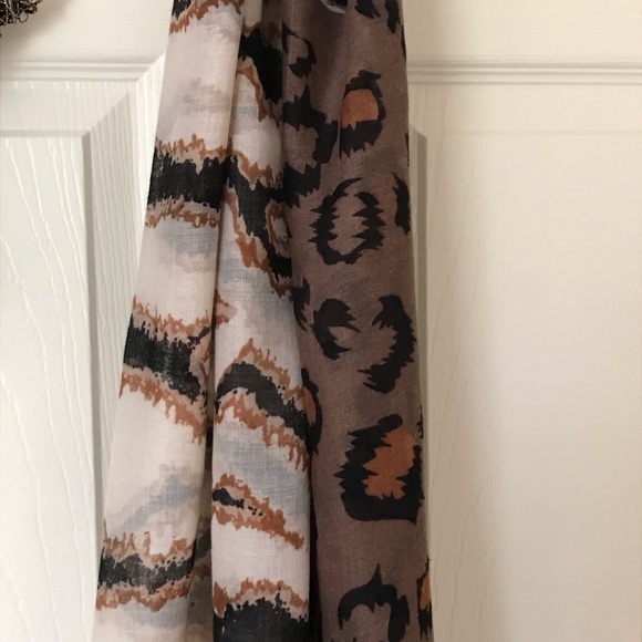 Beautiful Animal Print Pashmina NWOT - Picture 3 of 6
